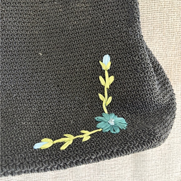 Black Crochet Embroidered Flower Handbag - Picture 2 of 6